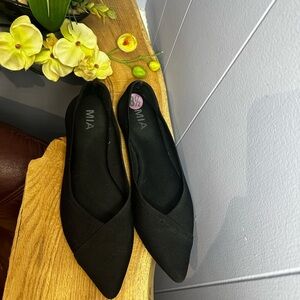 MIA Women's Black Flats